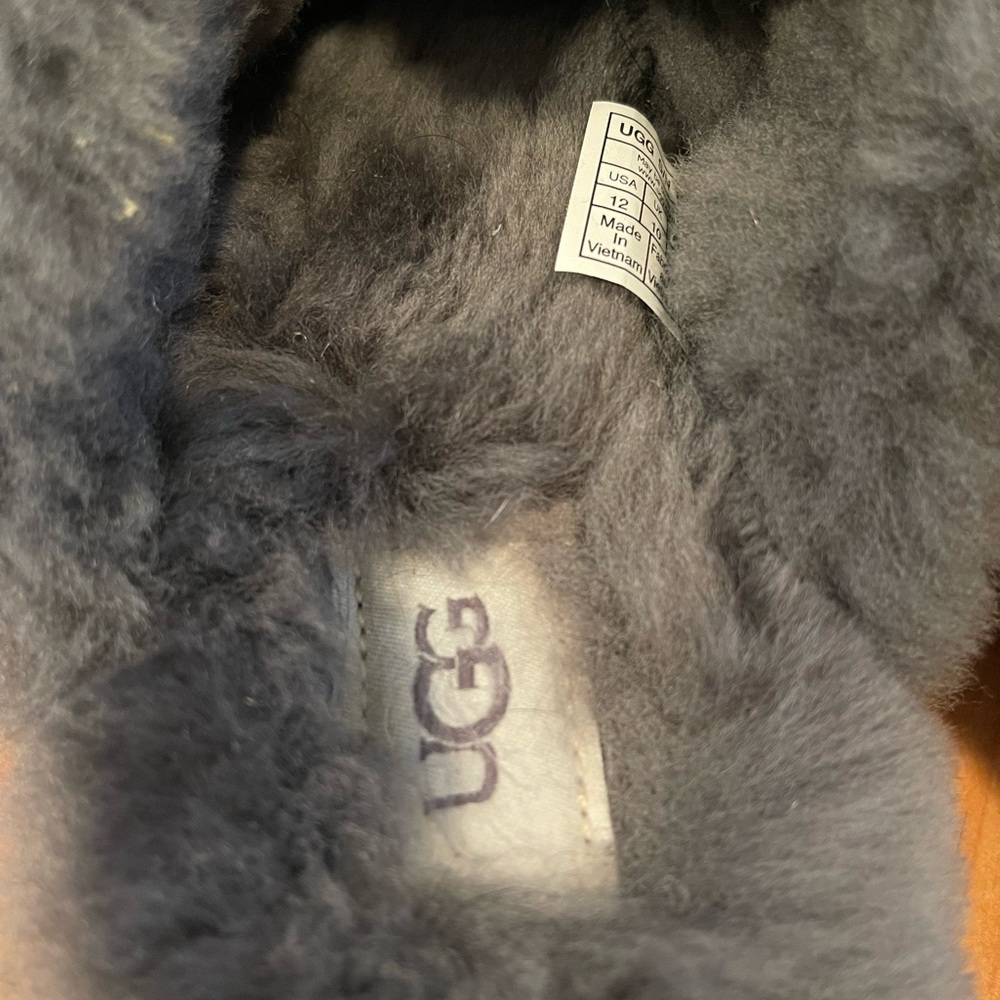 Uggs - Picture 2 of 4